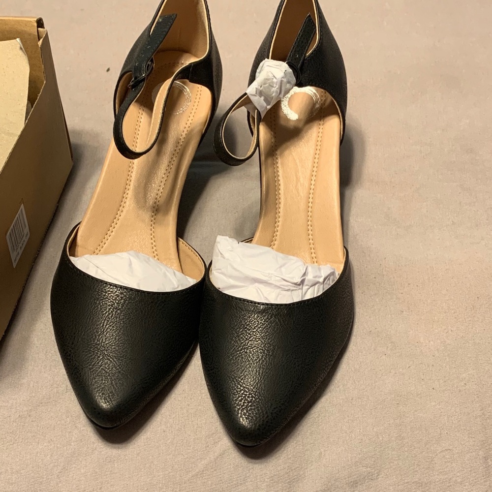 Journee Collection Bettie Round Toe Pump